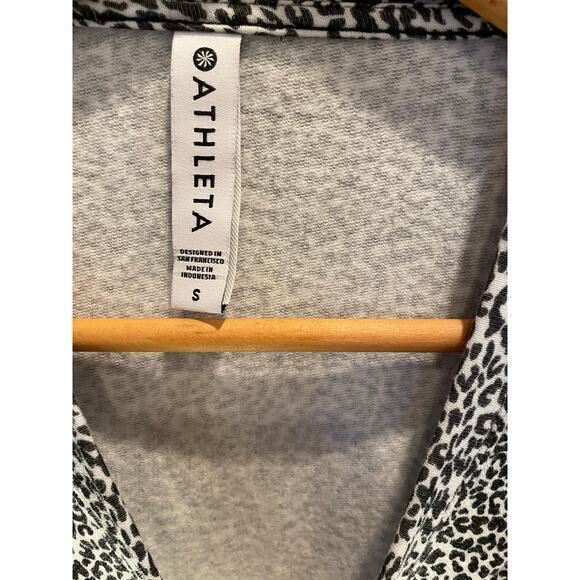 EUC ATHLETA Balance Studio Street Animal Cheetah Print Pullover Top Black White - Picture 12 of 12